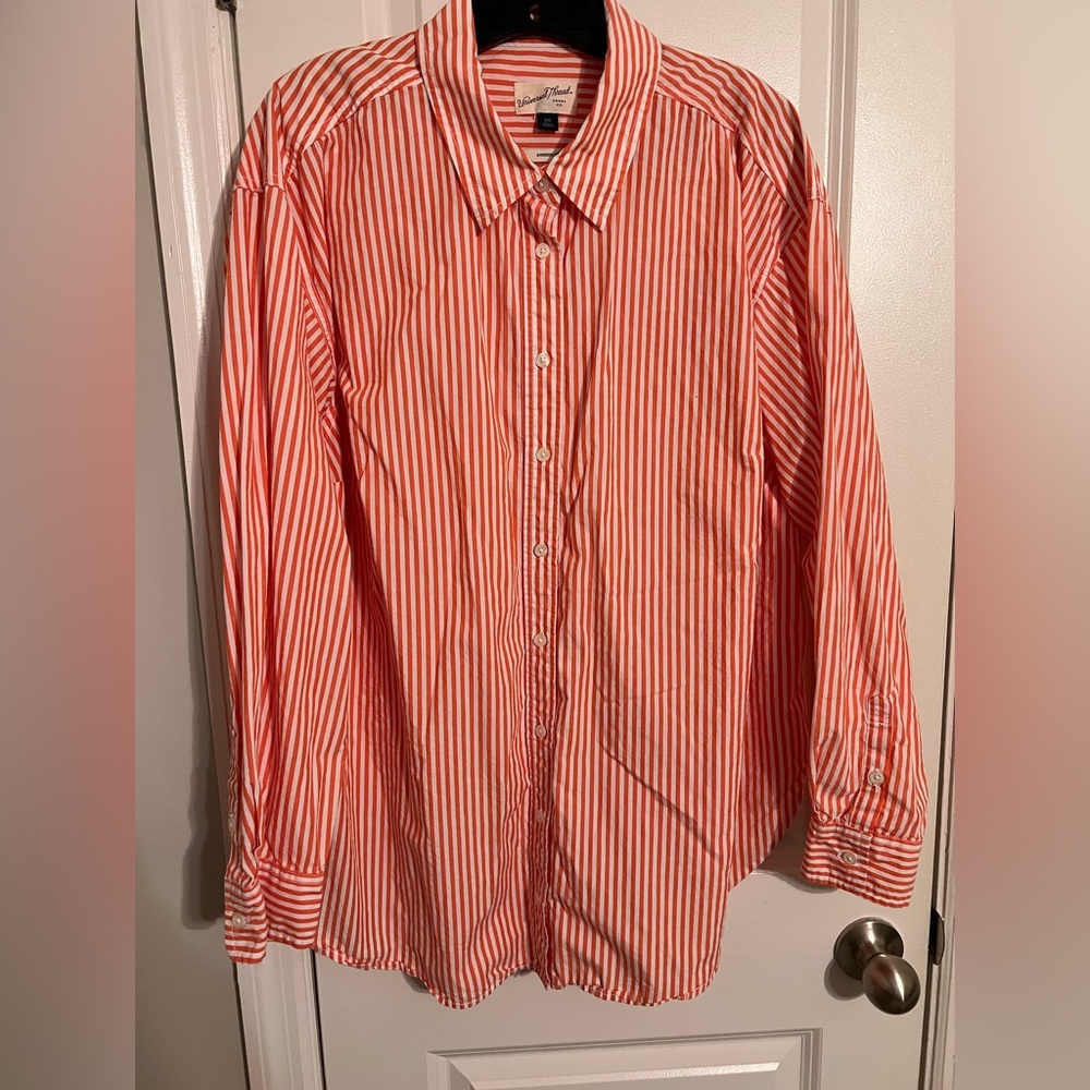 Oversized Button up - Picture 2 of 4